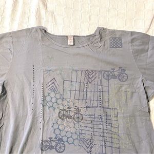 Women’s Blue Fish brand size 2 half sleeve T-shirt.